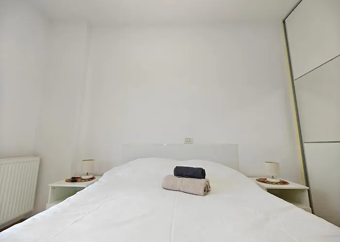 Apartment Park Near Iulius Mall, Wi-fi, Walk-in Showe *